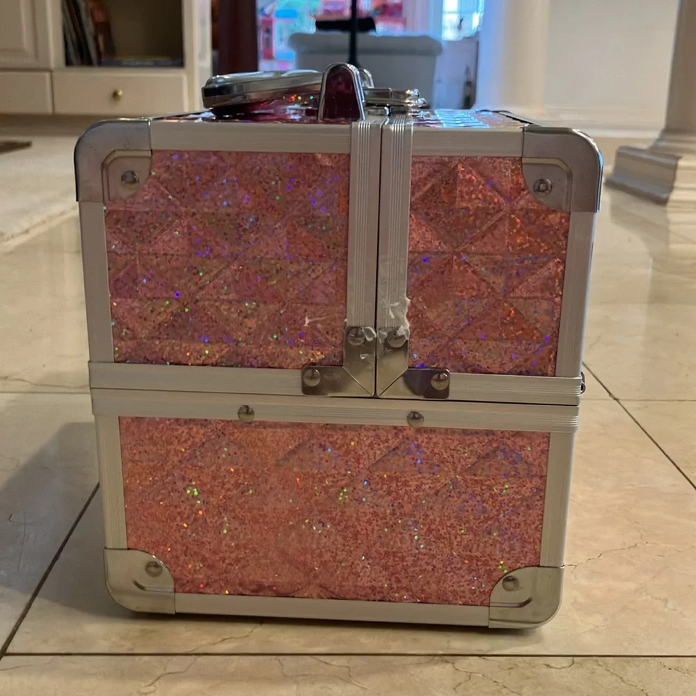 Makeup Case!!!Perfect for storing makeup.
